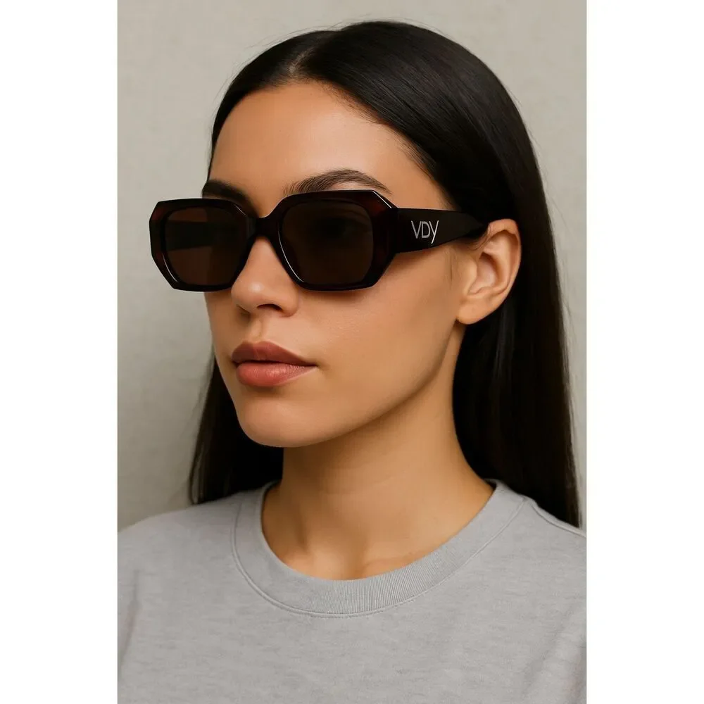 Van De Vort Sunglasses – Chunky Tortoise Rectangle Frame Dark Brown